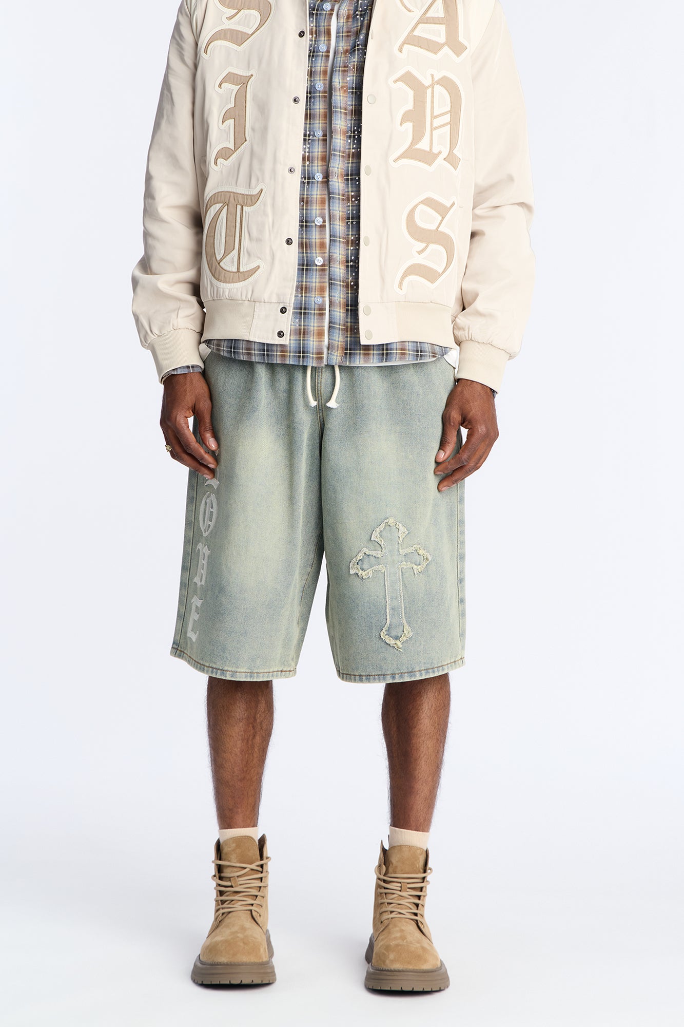 Baggy Love Cross Jeweled Denim Shorts Vintage Wash Regular Fit